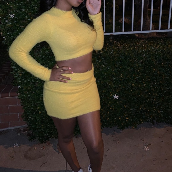 Yellow 2 piece form fashion nova - Picture 2 of 3